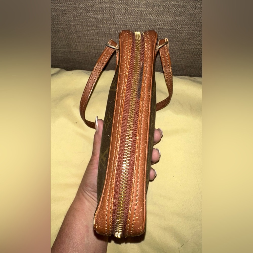 Louis Vuitton RARE 🩷 Large Toiletry Pouch - Picture 4 of 10